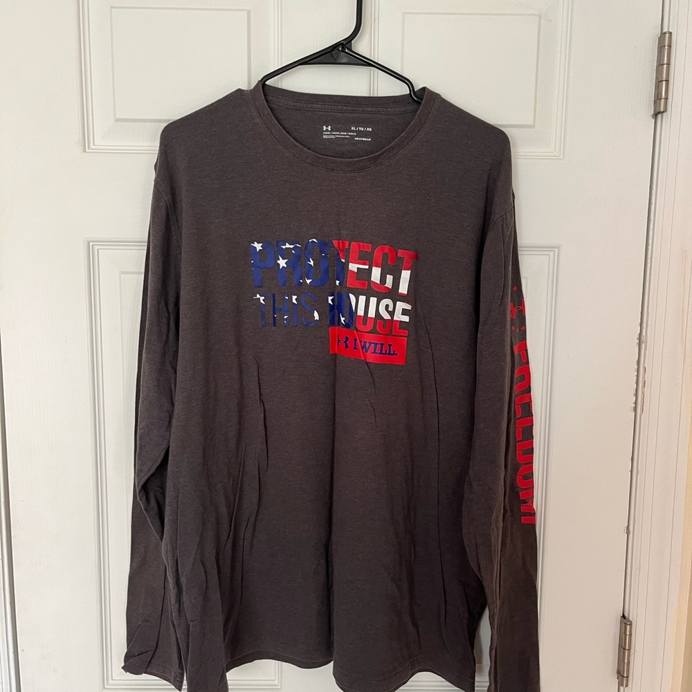 Under Armour size XL gray freedom long sleeve tee